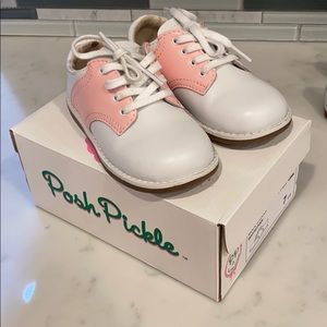 Toddler girl saddle shoes.